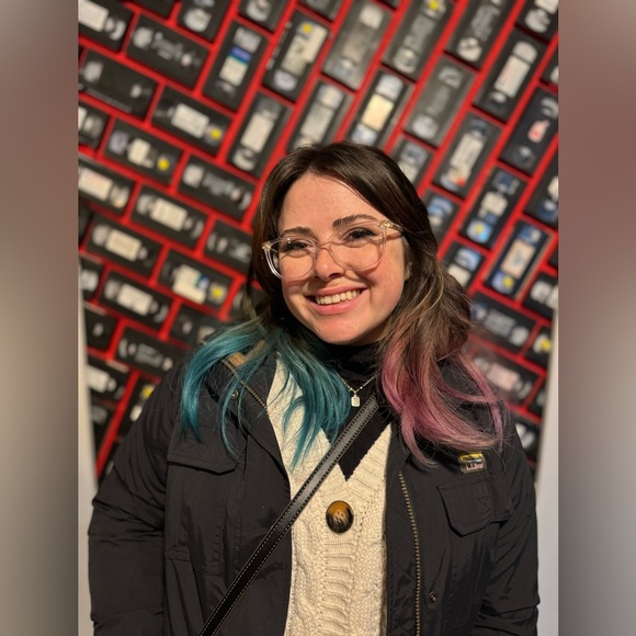 Meet your Posher, Stephanie - Picture 2 of 2